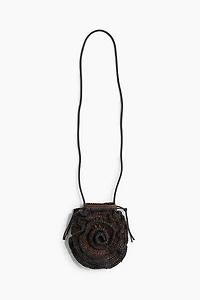 Sac en paille pour téléphone avec appliqué