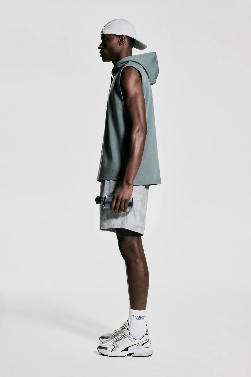 Mid-Length Sports Shorts with DryMove™