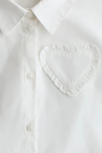 Chemise en popeline avec cœur appliqué