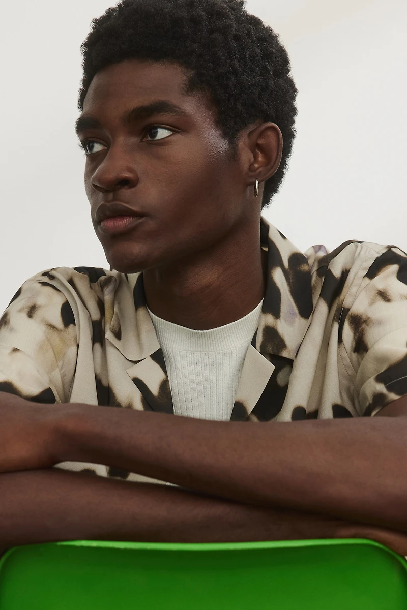 Chemise Regular Fit à motif avec col cubain