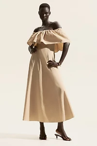 Robe épaules nues à volants