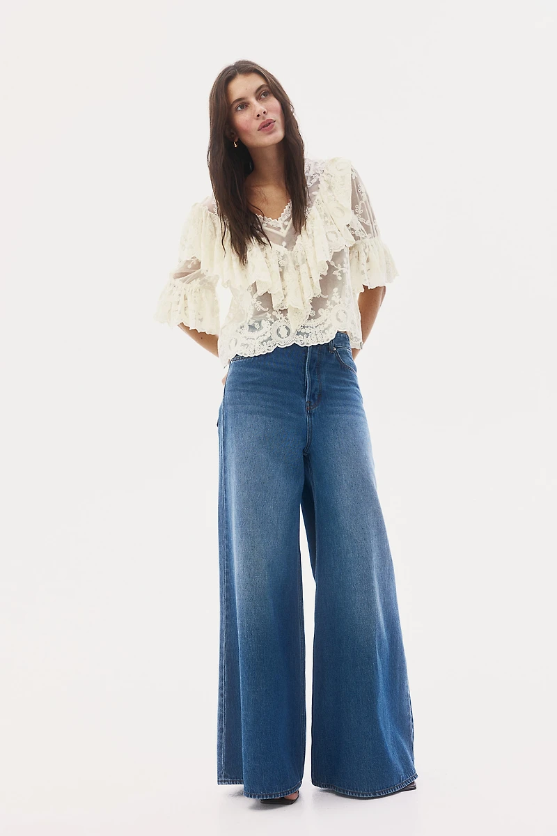 Blouse à volant en dentelle