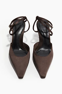 Escarpins à bout pointu en satin