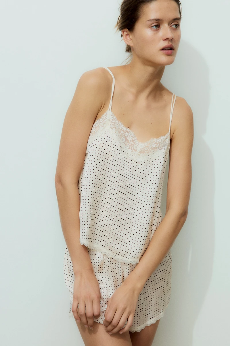 Pyjama en satin avec dentelle