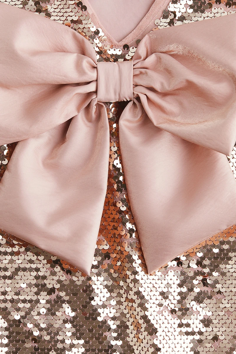 Robe à sequins avec grande boucle