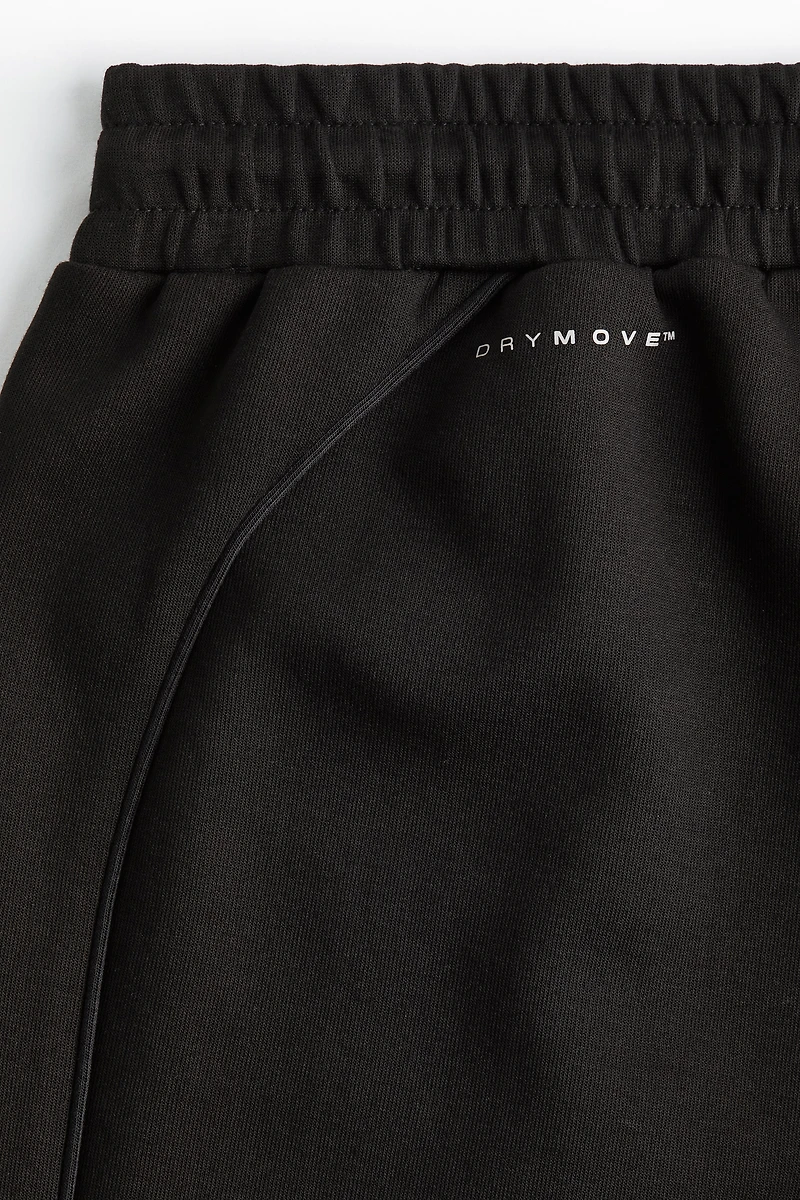 Loose-Fit Sports Shorts with DryMove™