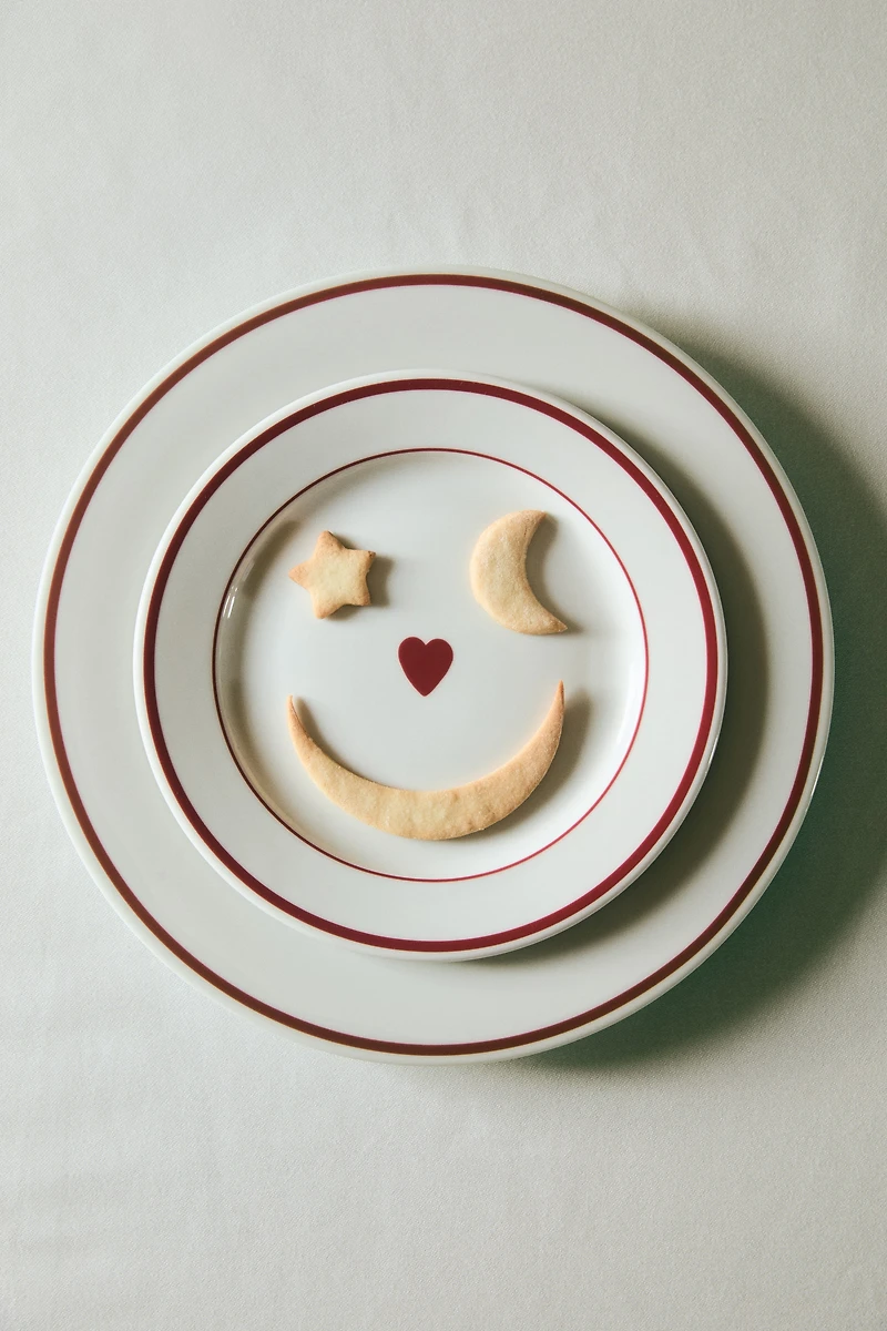 Medium-Sized Porcelain Plate