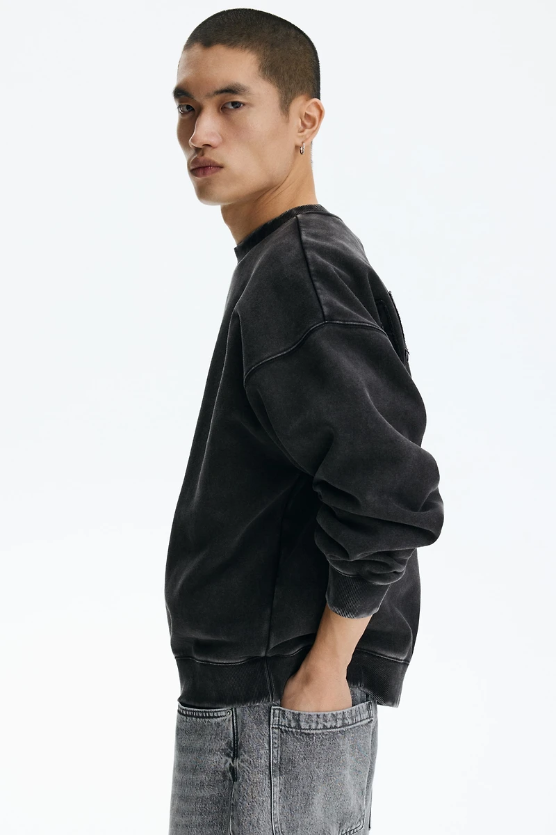 Oversized Fit washed-look sweatshirt