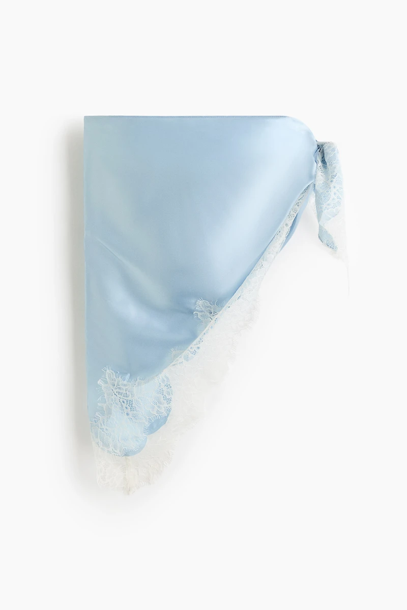 Foulard triangulaire avec dentelle