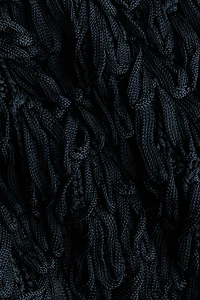 Cape frangée en tricot côtelé