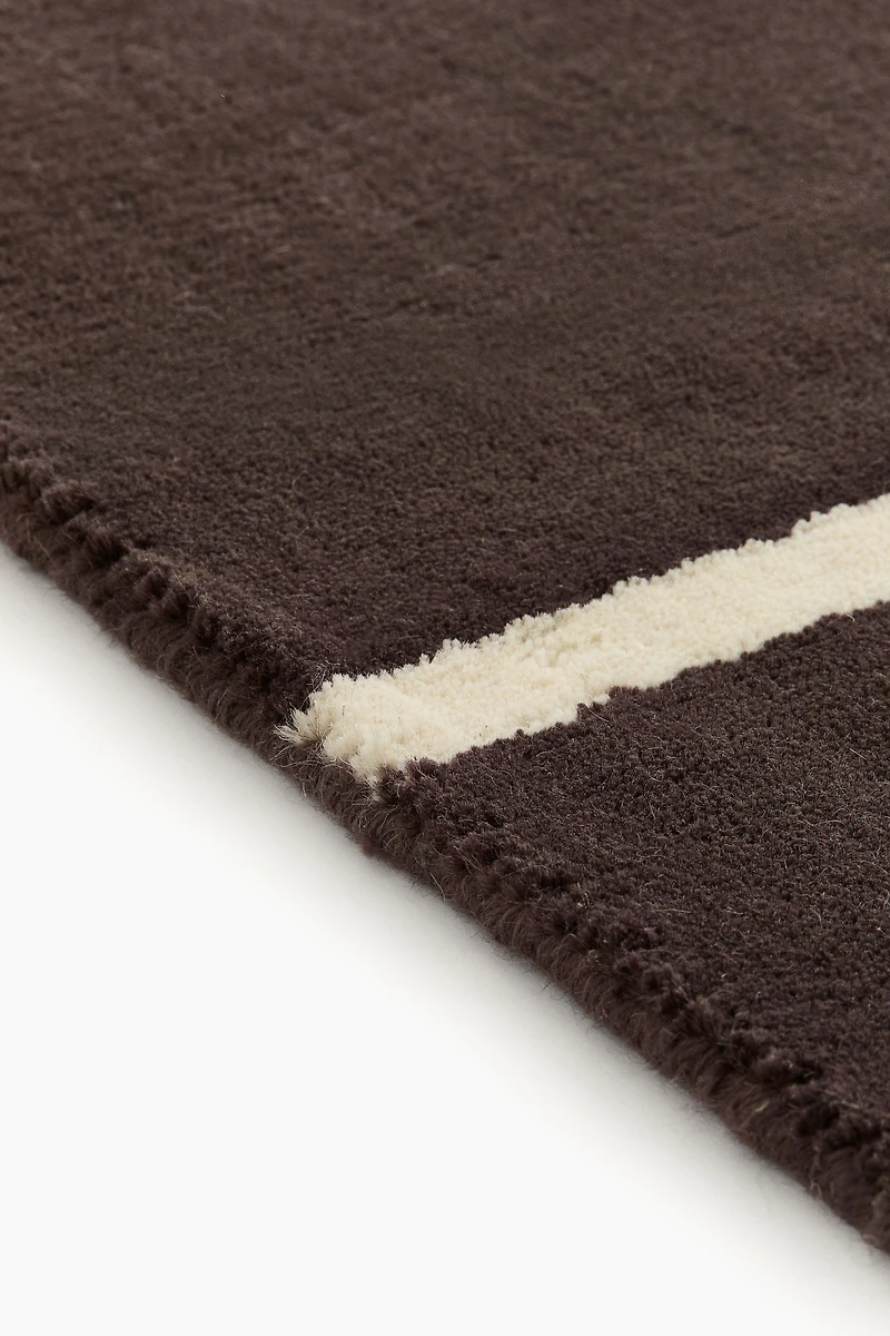 Grand tapis en laine mélangée