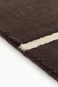 Grand tapis en laine mélangée