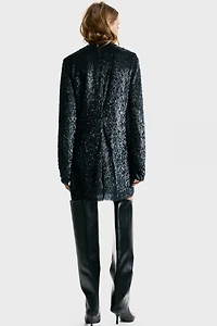 Robe ornementée à encolure en V