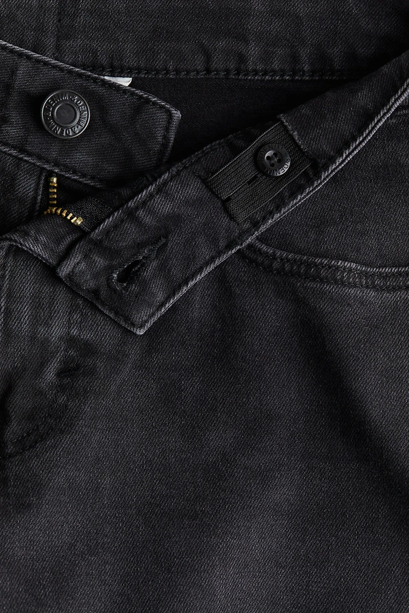 Relaxed Tapered Fit Jeans