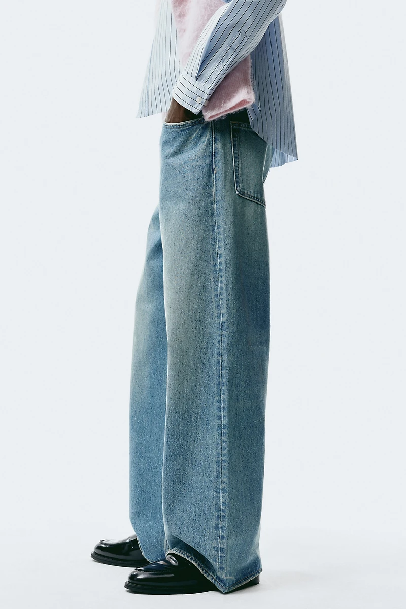Wide-Leg Jeans