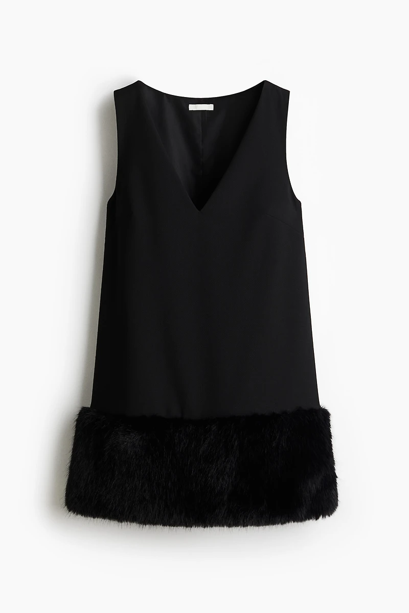 Robe droite avec encolure en V