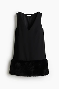 Robe droite avec encolure en V