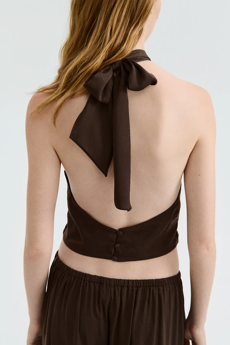 Haut dos nu en satin