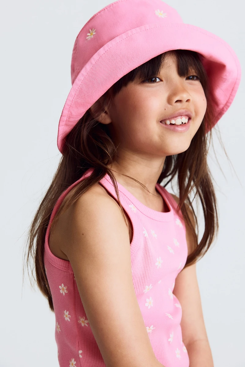 Chapeau brodé