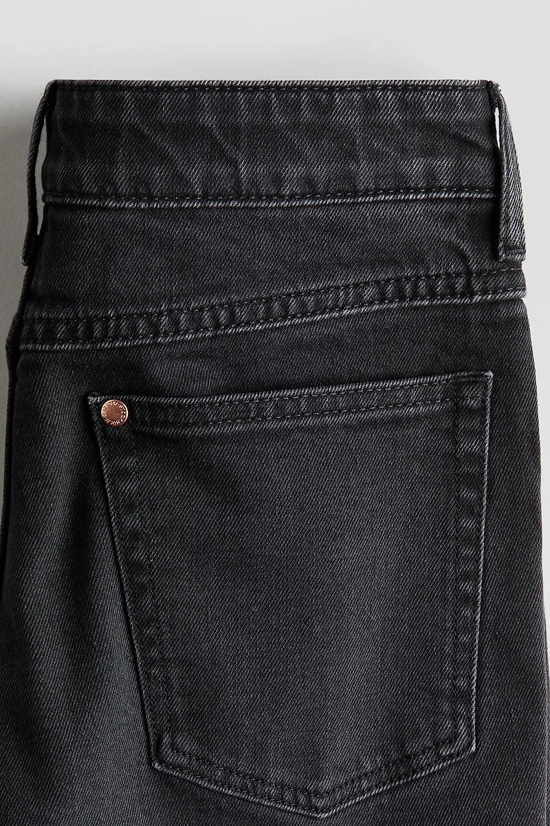 Relaxed Tapered Fit Jeans