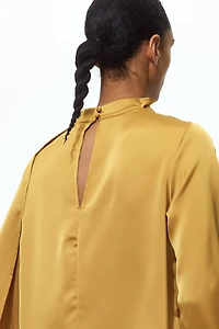 Blouse en satin avec châle