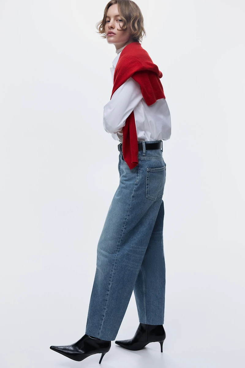 Jean tonneau en haut de la cheville