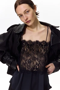 Haut en dentelle avec bretelles fines