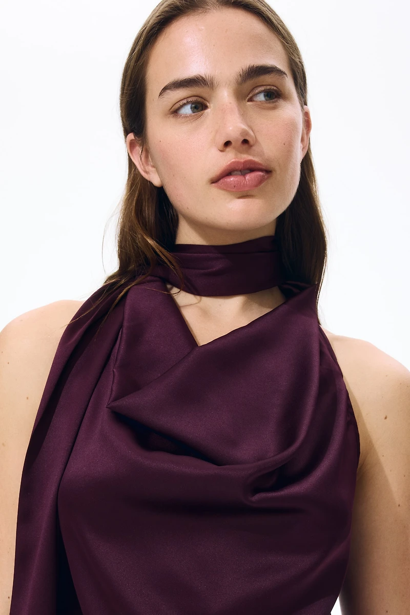 Haut à écharpe en satin