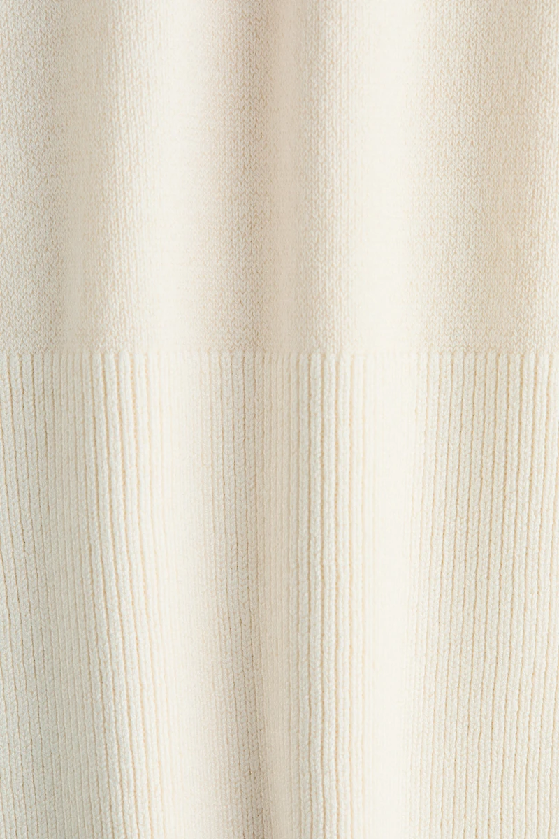 Haut asymétrique en fin tricot