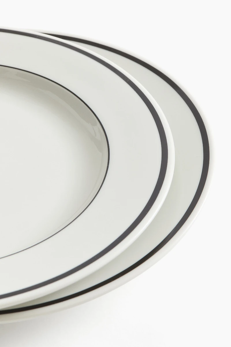 Lot de 2 grandes assiettes en porcelaine