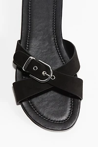 Crossover-strap sandals