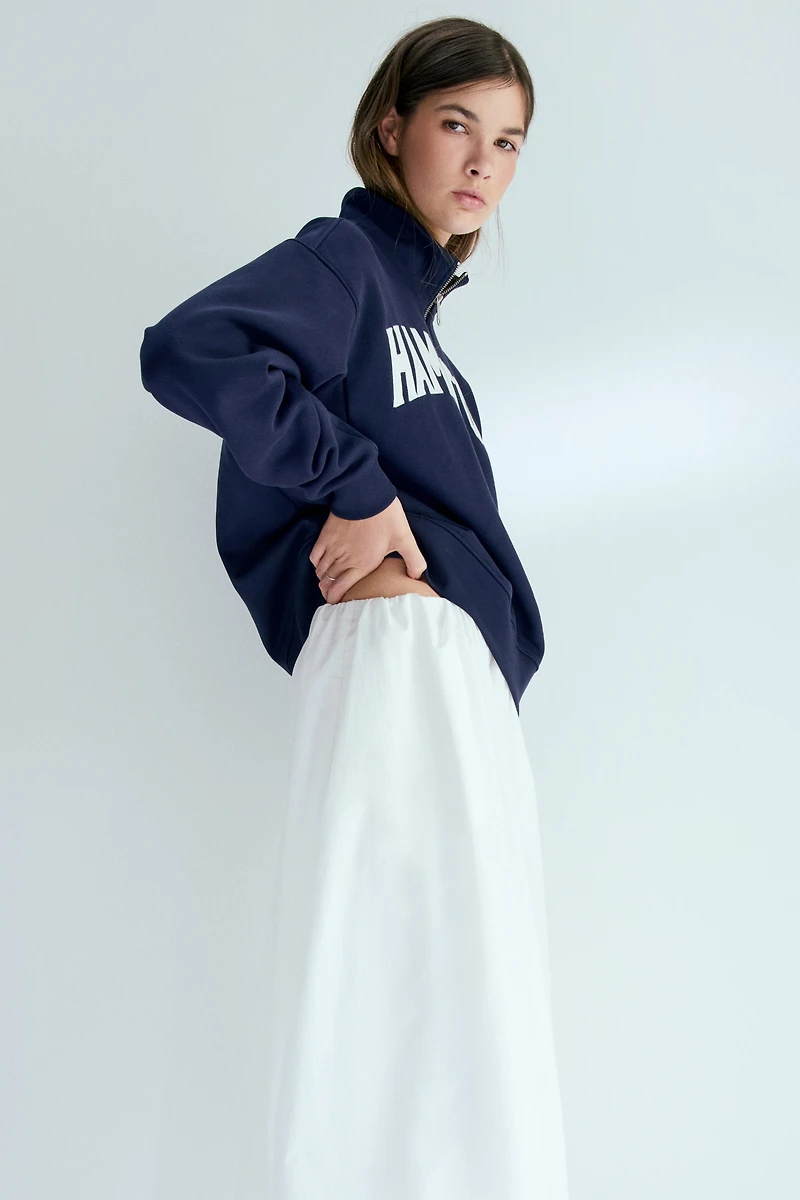 Chandail col à fermeture éclair et motifs