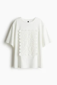 Crochet-Look Appliqué T-Shirt