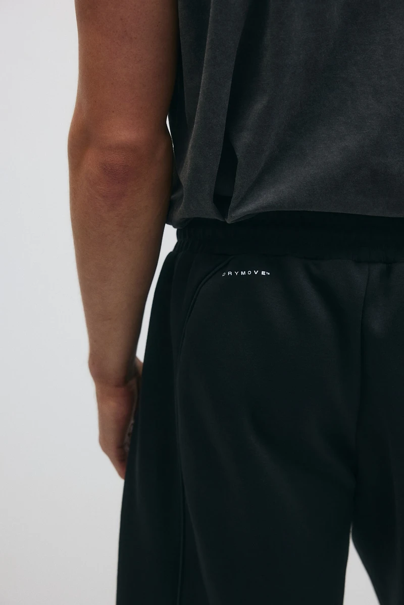 Loose-Fit Sports Shorts with DryMove™
