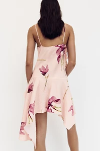 Robe asymétrique à panneau drapé