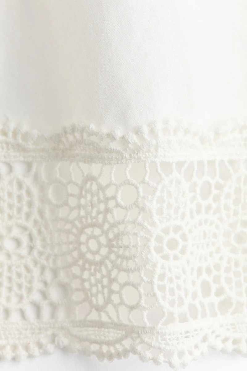 Haut asymétrique avec dentelle