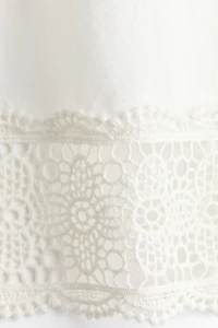 Haut asymétrique avec dentelle
