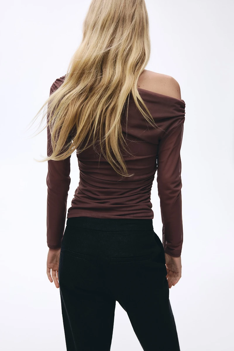 Haut asymétrique en filet