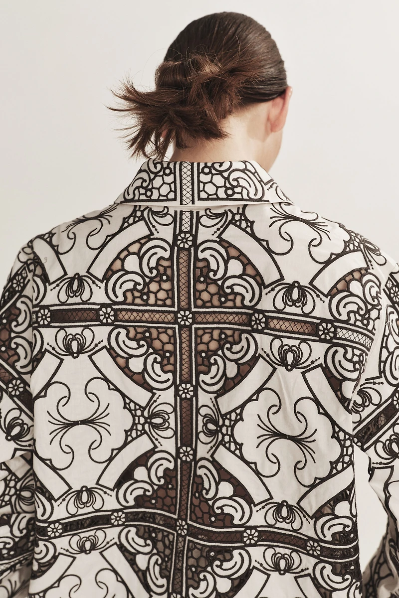 Veste avec broderie anglaise