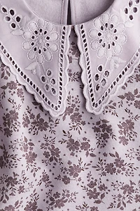 Sweatshirt with Peter Pan Collar