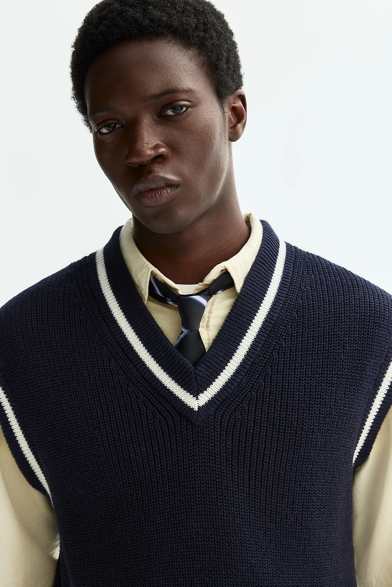 Loose-Fit Knit Sweater Vest