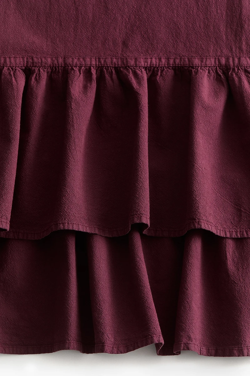 Ruffle-trimmed Table Runner
