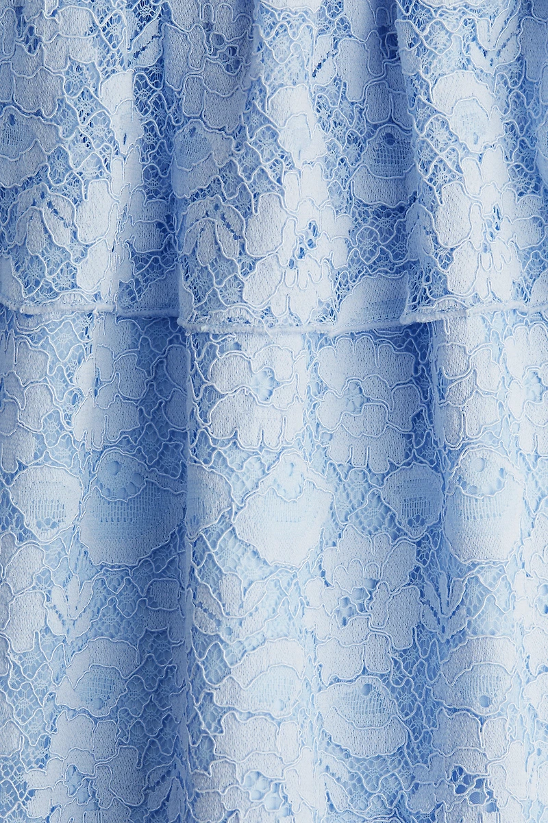 Robe volantée en dentelle
