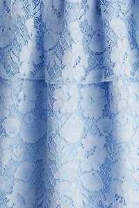 Robe volantée en dentelle
