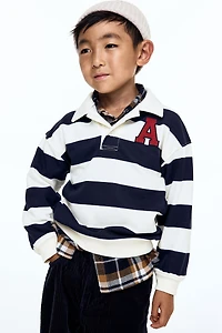 Polo de rugby avec appliqué