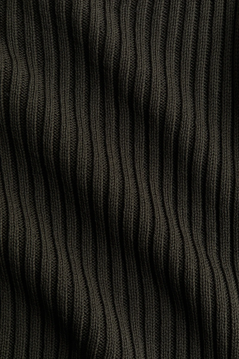 Chandail en tricot côtelé avec encolure bateau