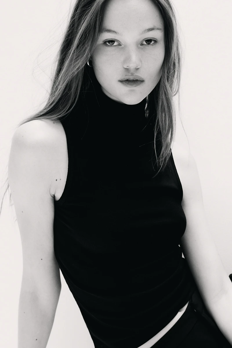 Sleeveless Mock Turtleneck Top