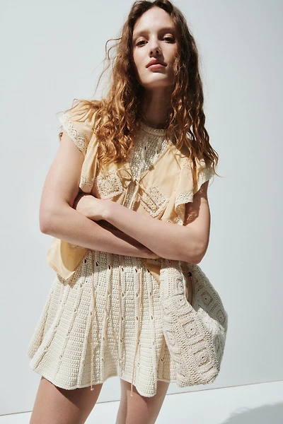 Blouse à volants avec dentelle