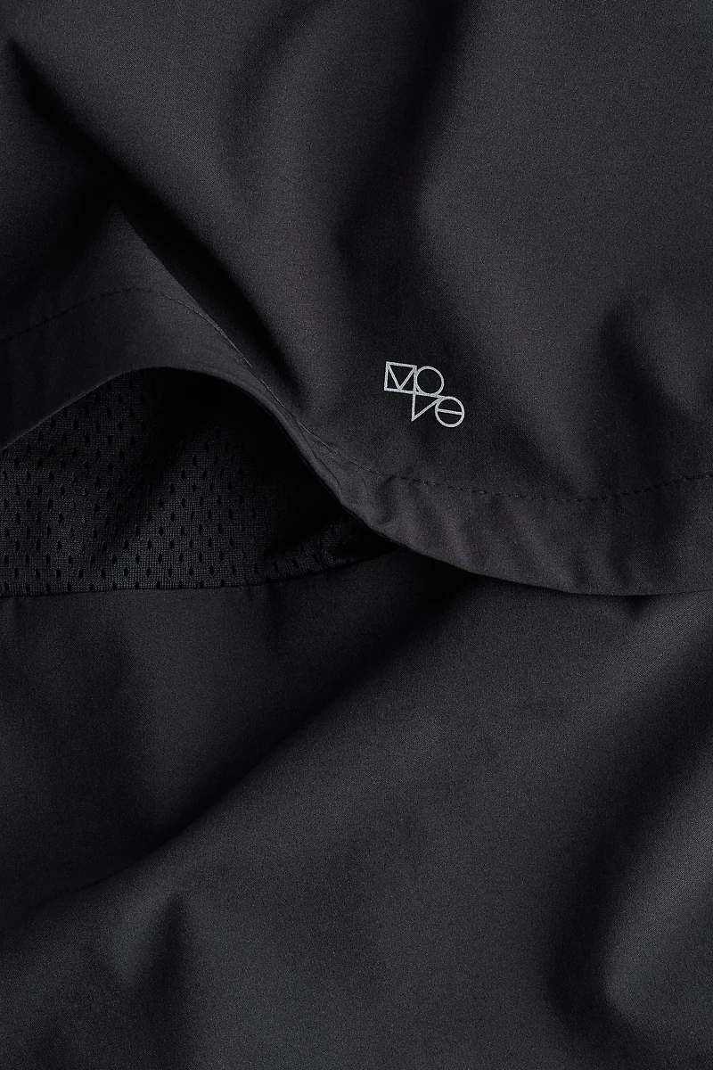 Running Anorak with DryMove™