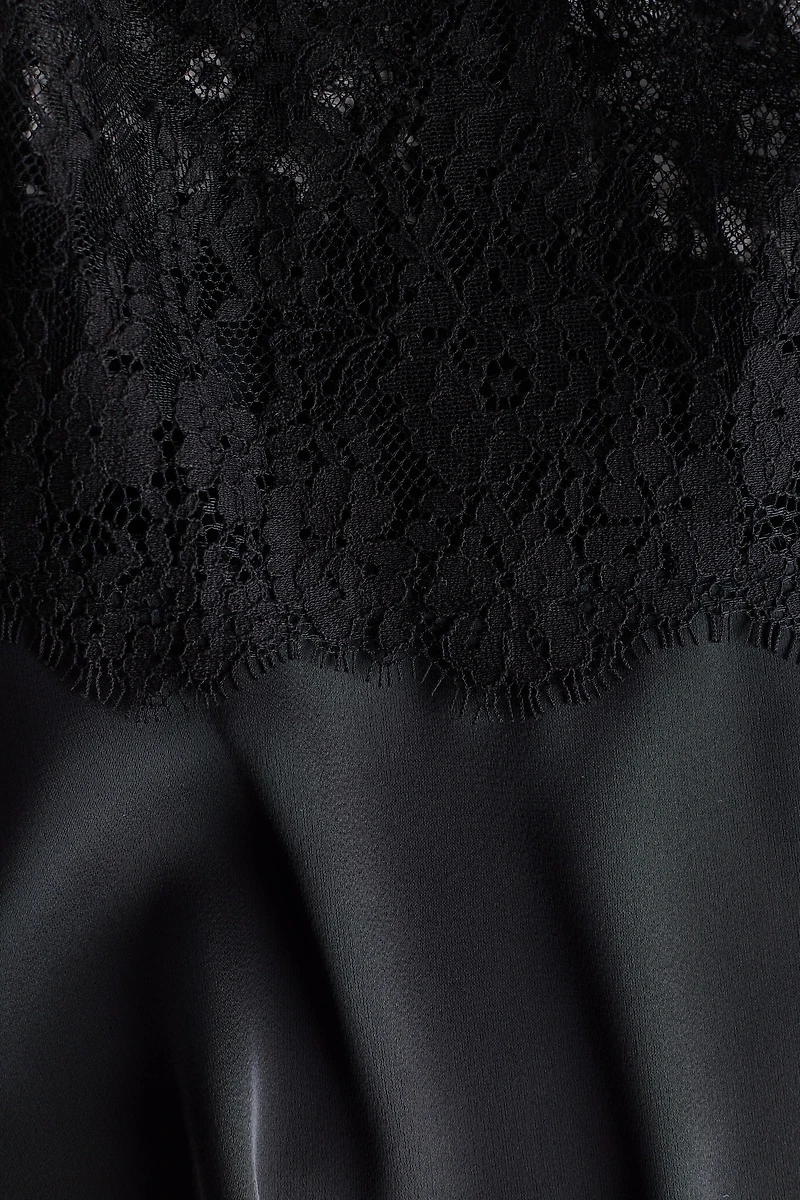 Haut en dentelle avec bretelles fines